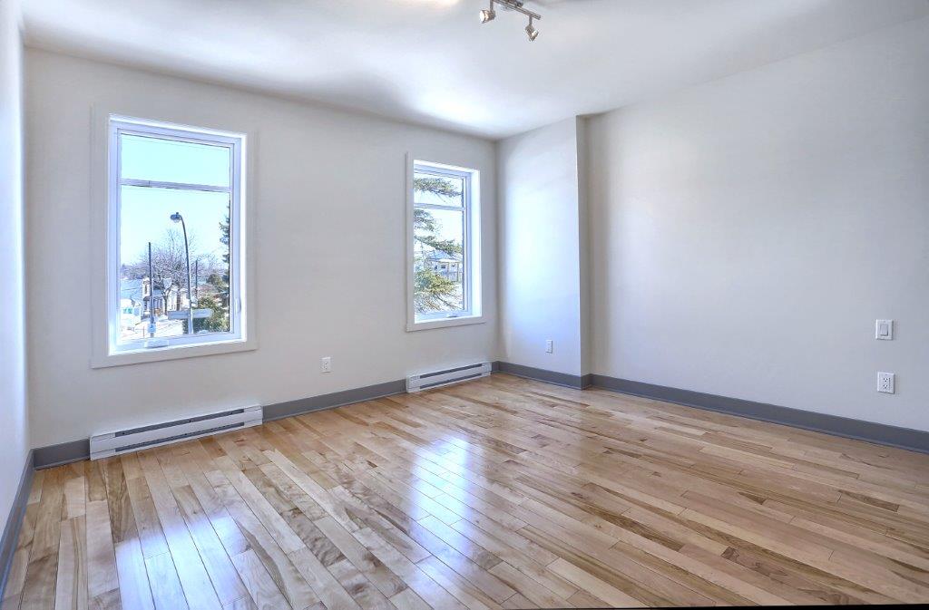 3345 LAVAL L�VESQUE OUEST LOCATION APRES SINISTRE